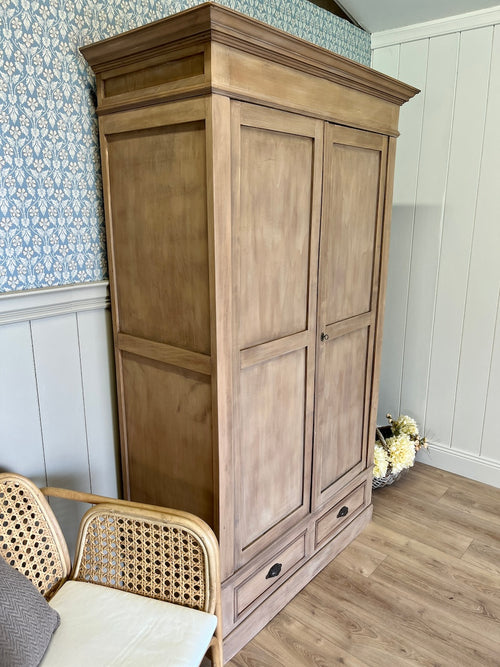Armoire en bois