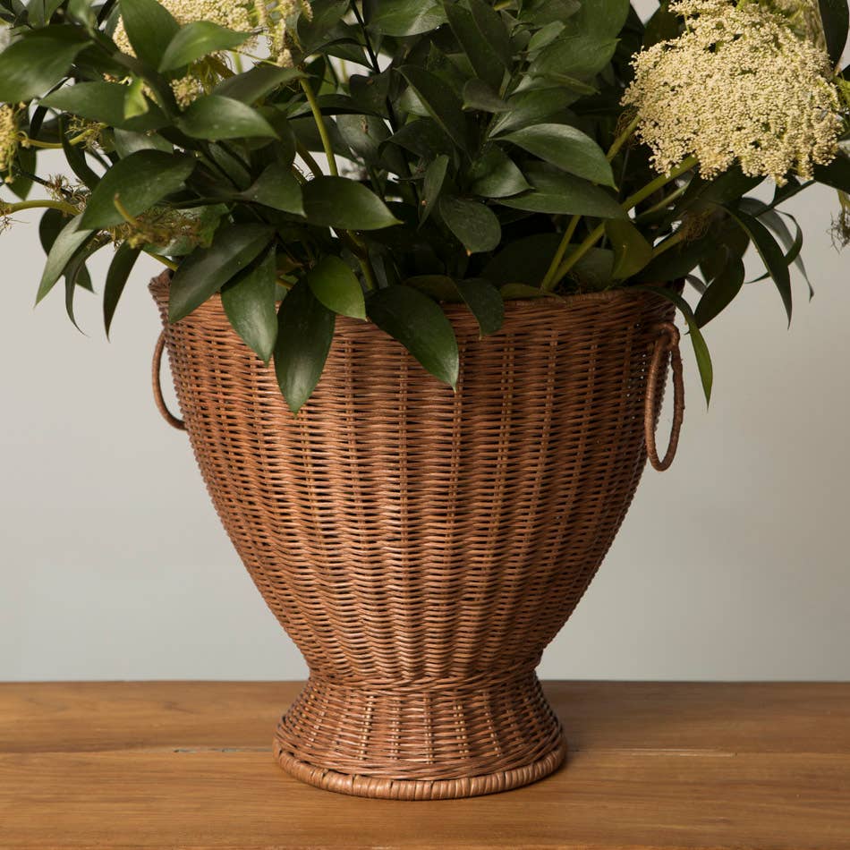 Vase en rotin marron