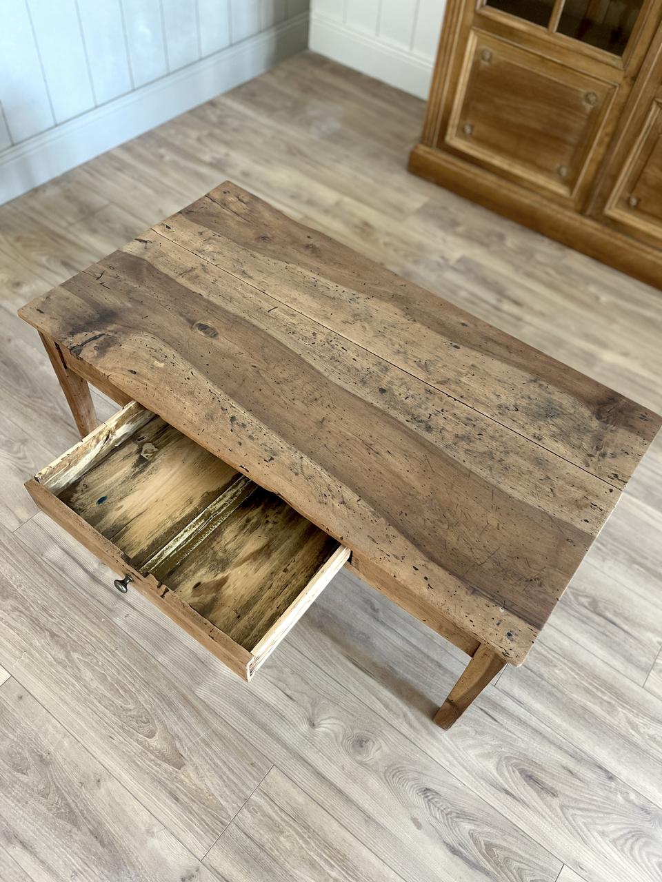Table basse en noyer