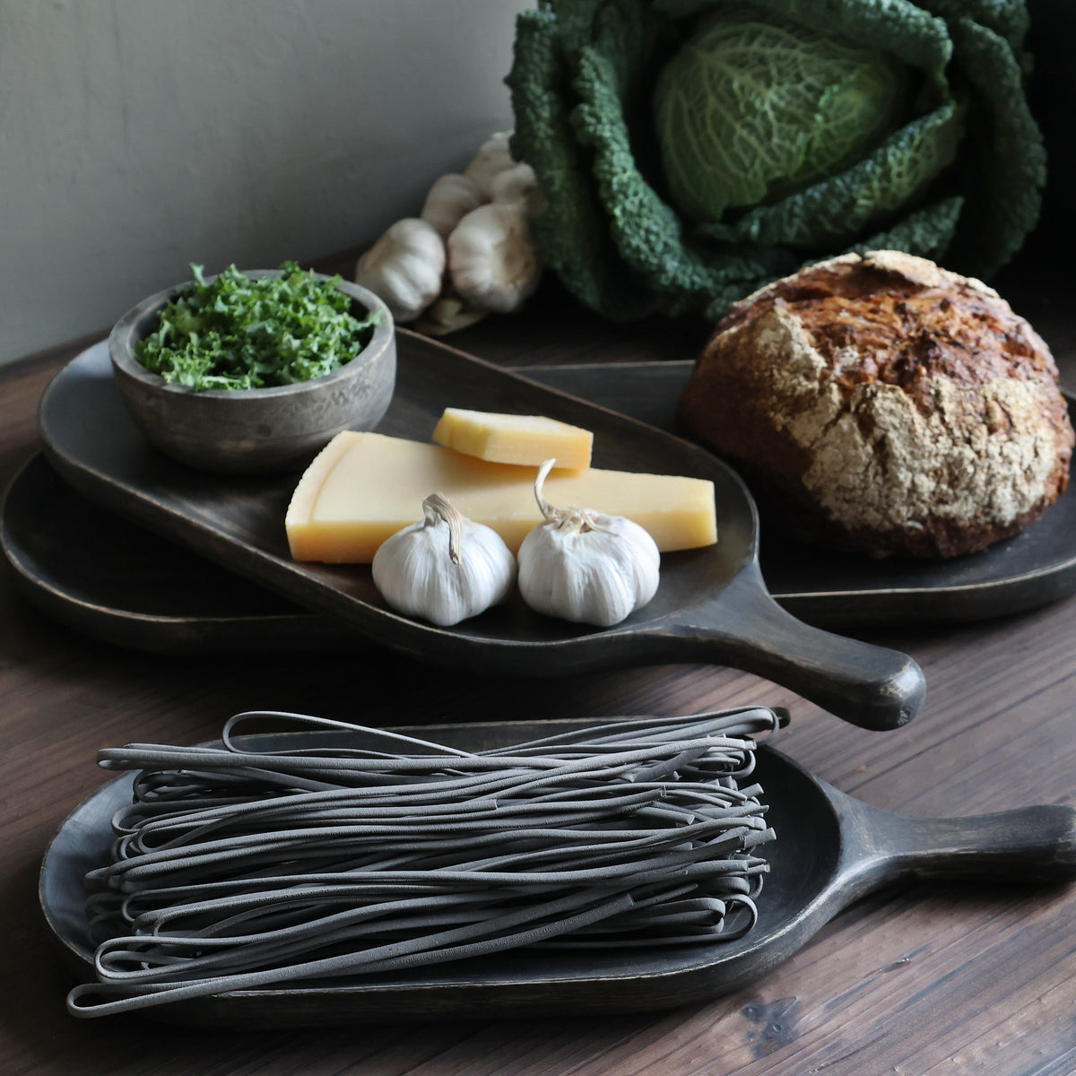 Plat en bois avec poignée - charbon