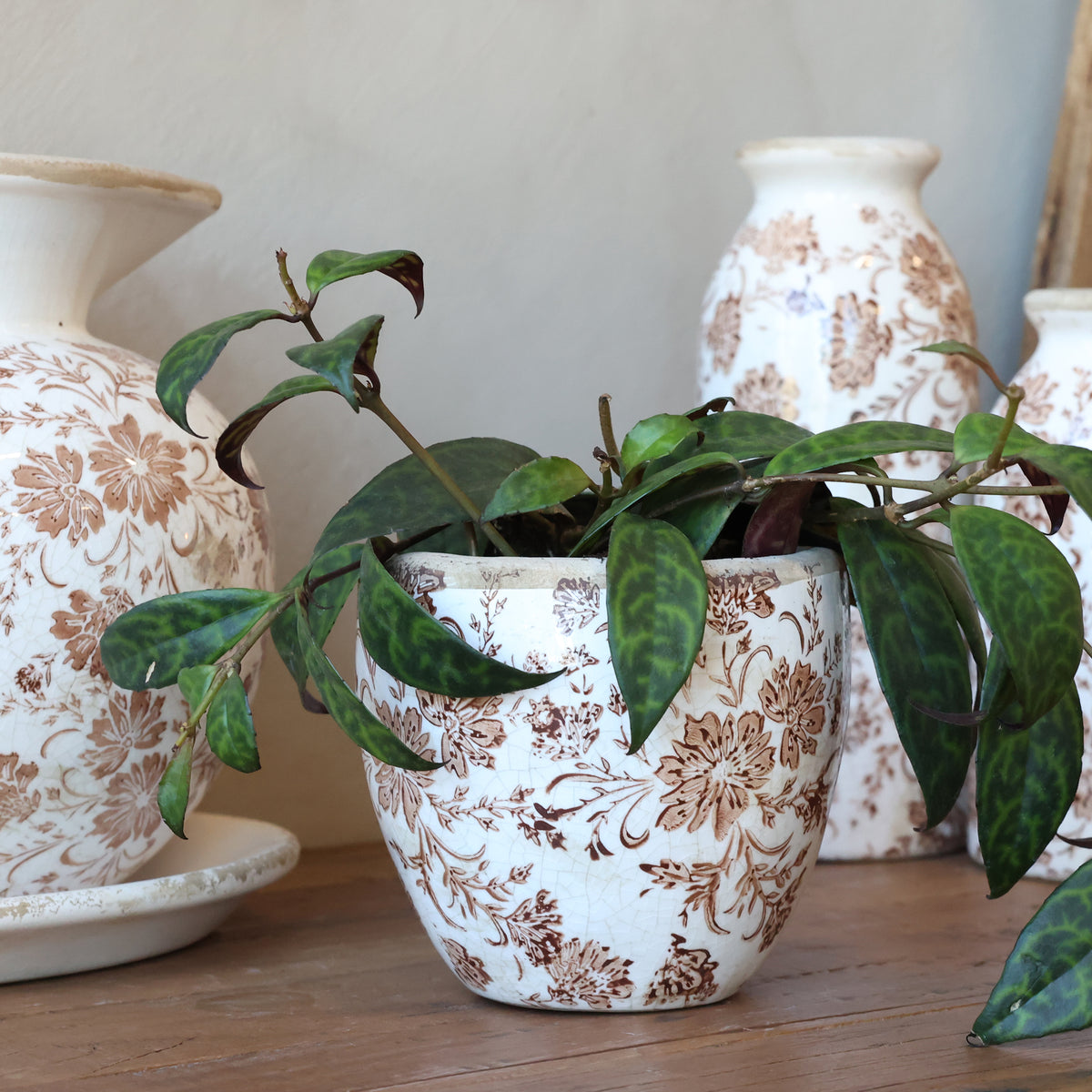 Cache-pot avec motif floral vintage