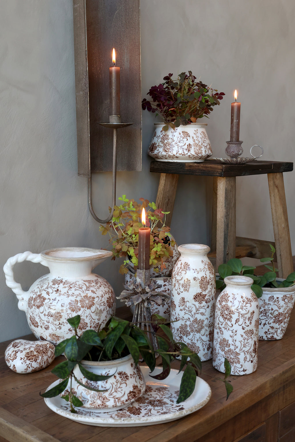 Plateau décoratif en céramique avec motif floral vintage