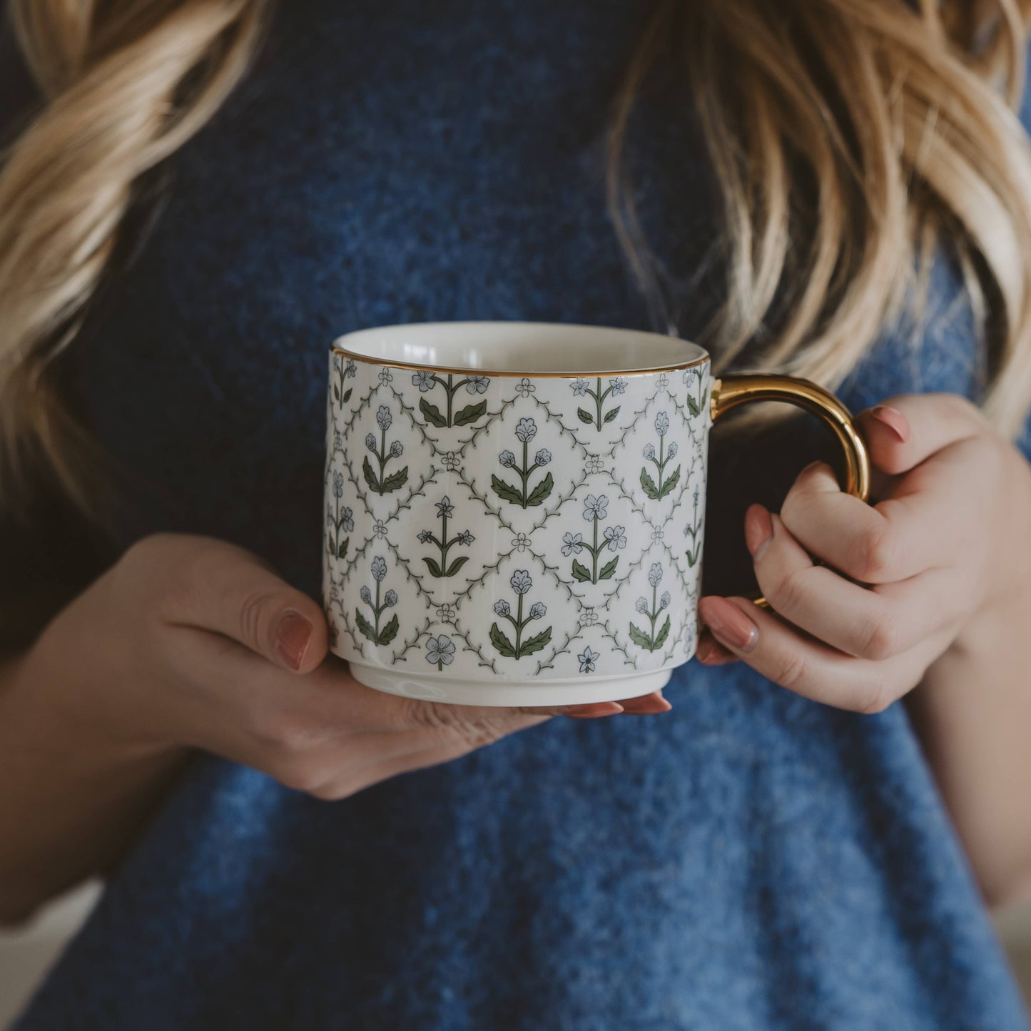 Tasse à café en patchwork floral et dorure