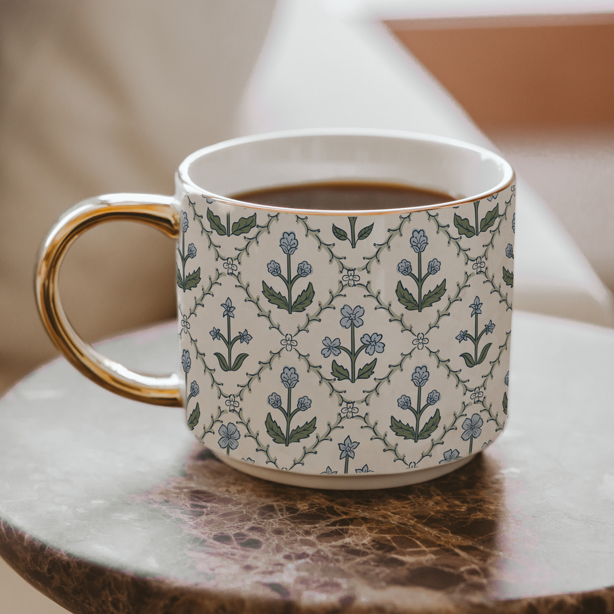 Tasse à café en patchwork floral et dorure