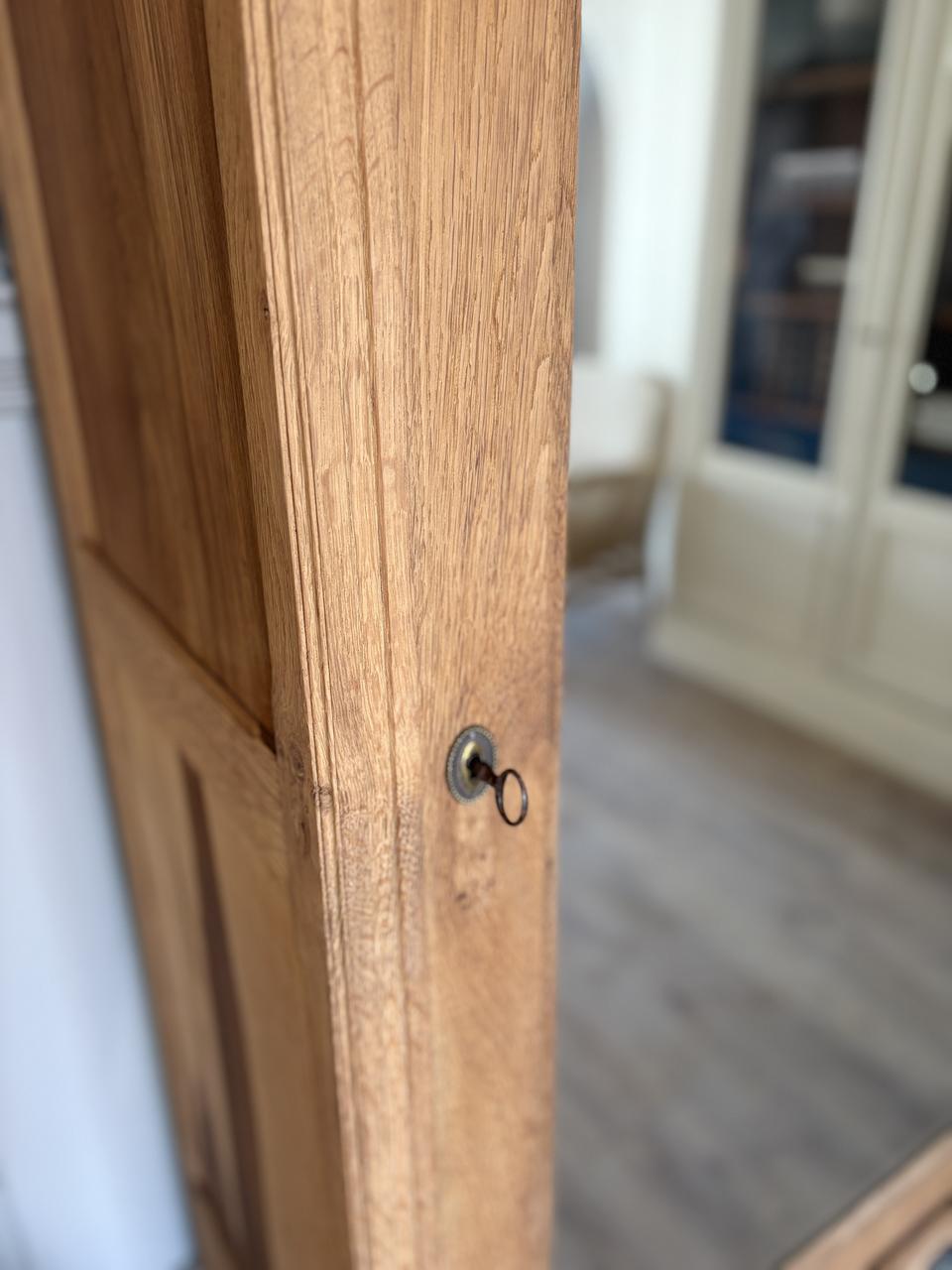 Armoire en chêne et miroir en mercure