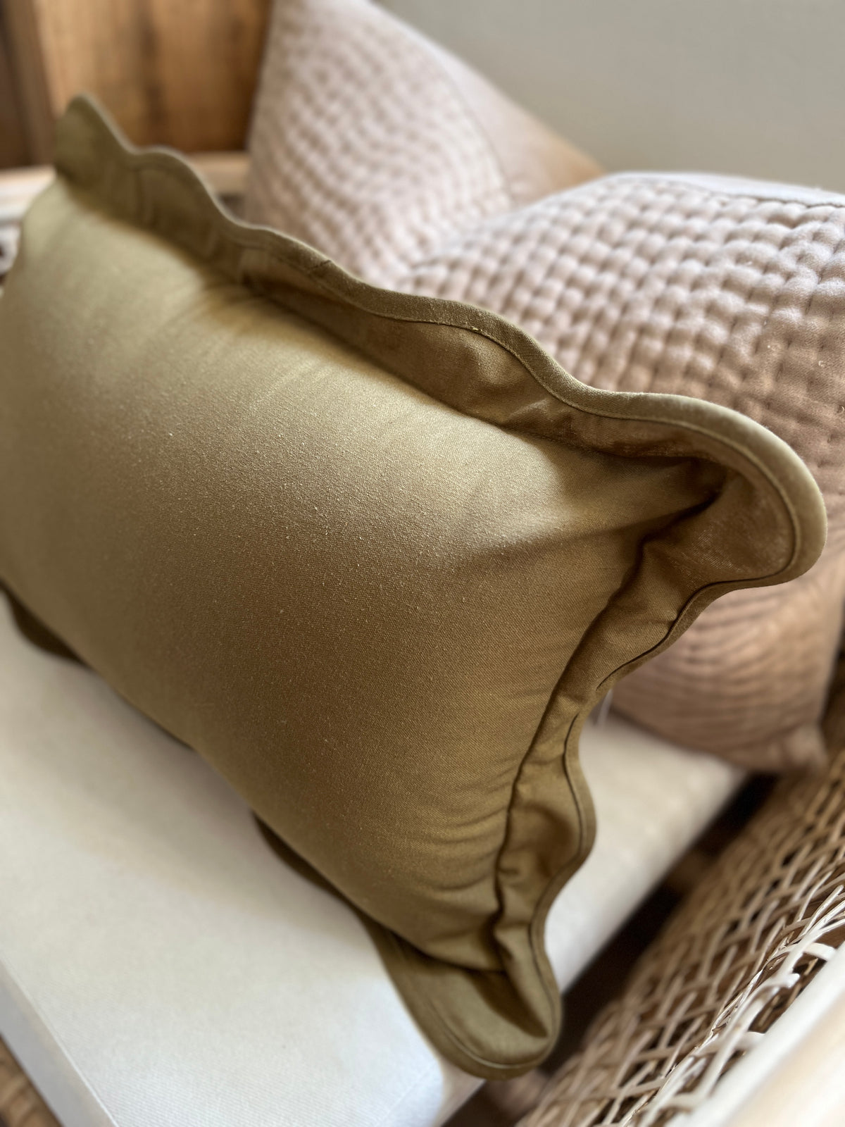 Coussin lombaire festonné kaki