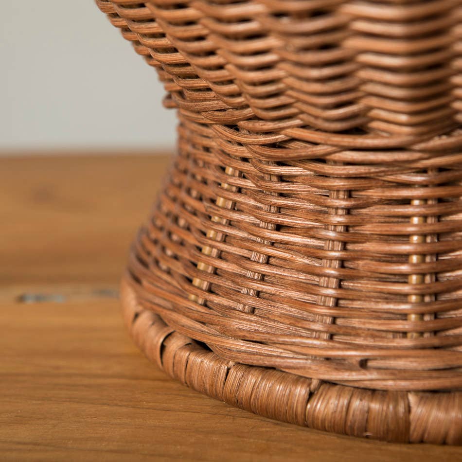 Vase en rotin marron