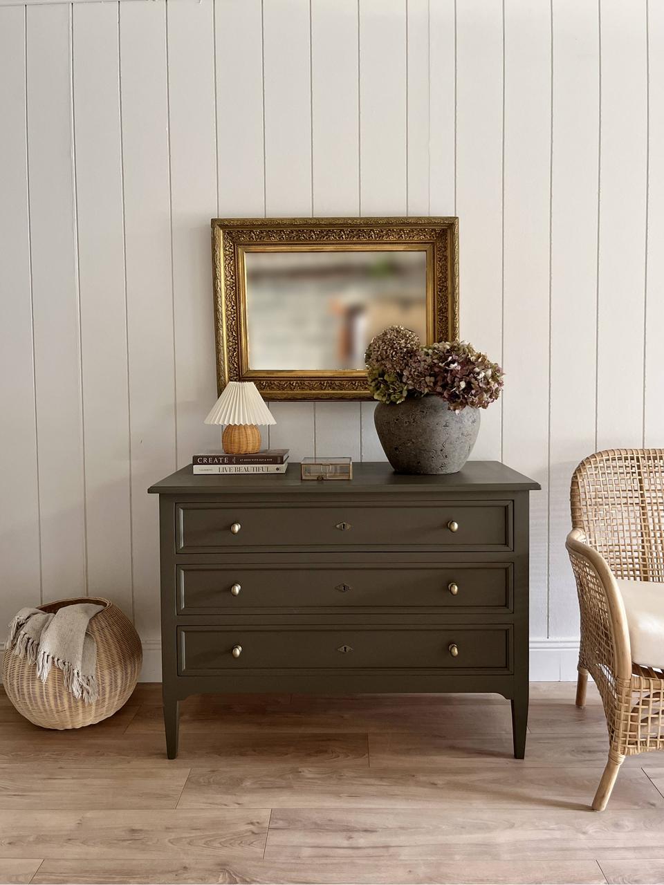 Commode 3 tiroirs en bois massif brun/kaki