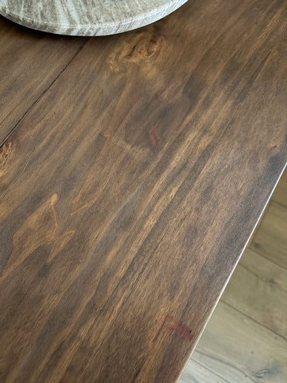 Commode à langer en bois foncé