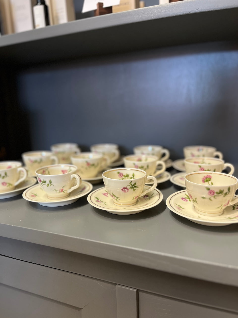 Lot de tasses à café fleuries mauve en porcelaine de limoges - Théodore Haviland