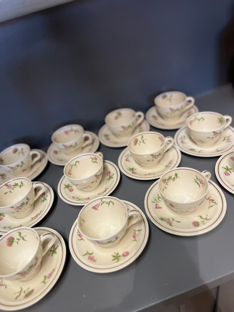 Lot de tasses à café fleuries mauve en porcelaine de limoges - Théodore Haviland