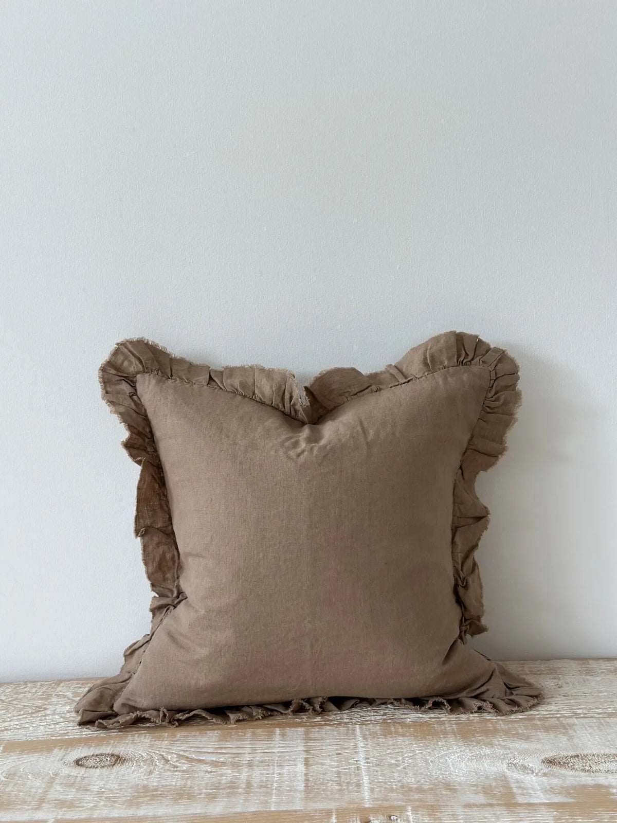 Coussin en lin à volants - Marron clair