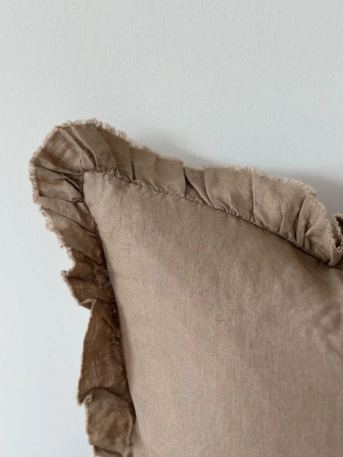 Coussin en lin à volants - Marron clair