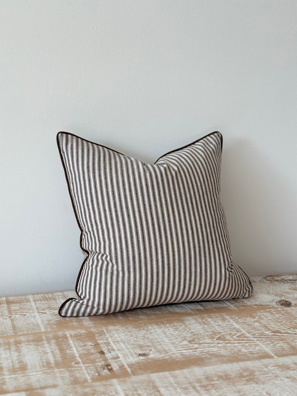 Housse de coussin Florence rayure marron foncé - 45x45cm