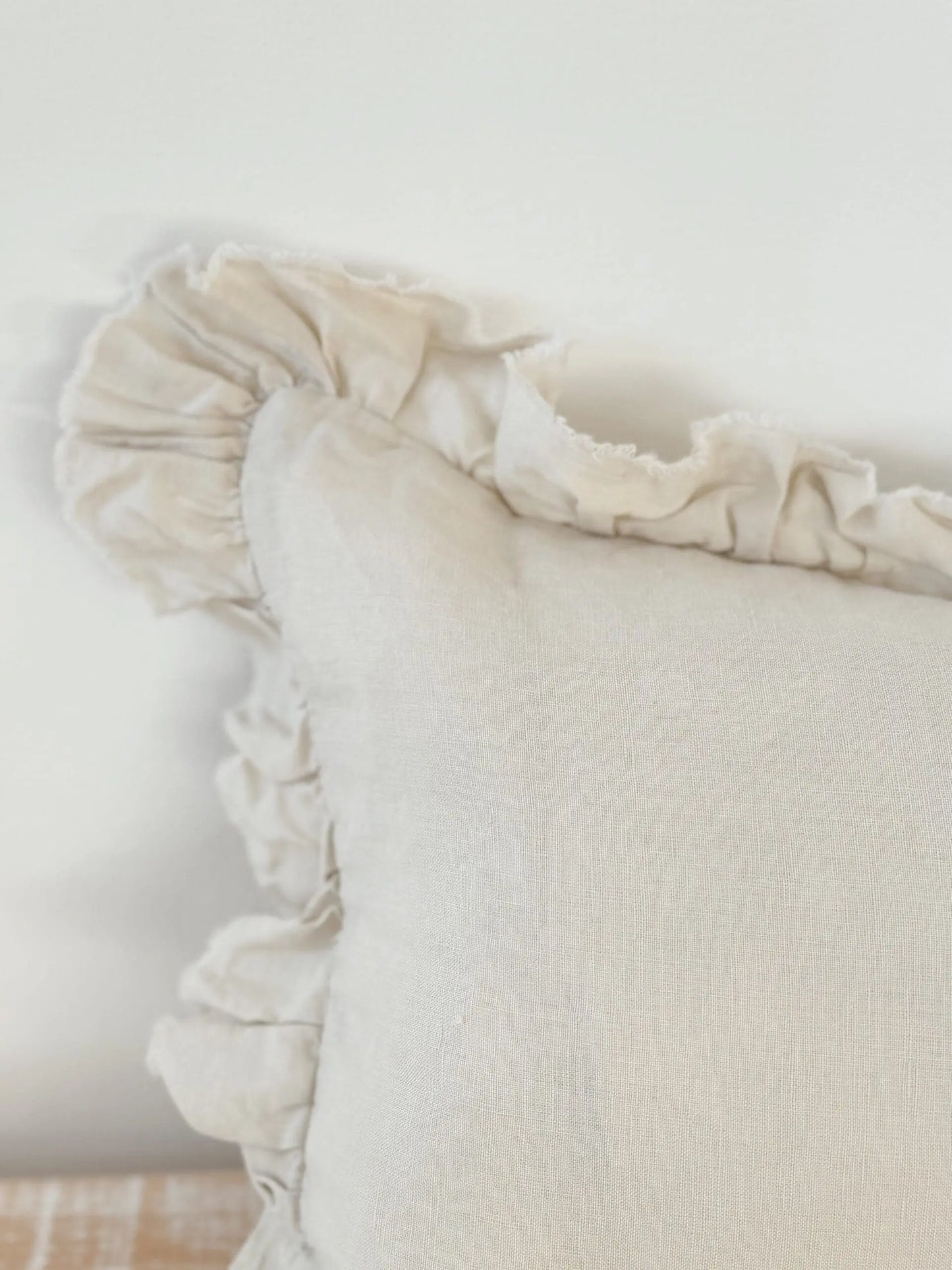 Housse de coussin en lin à volants sable - 30x50cm