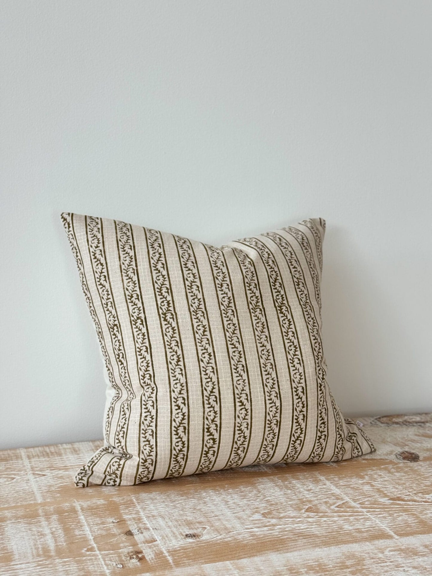 Housse de coussin Ivy imprimé rayure olive - 45x45cm