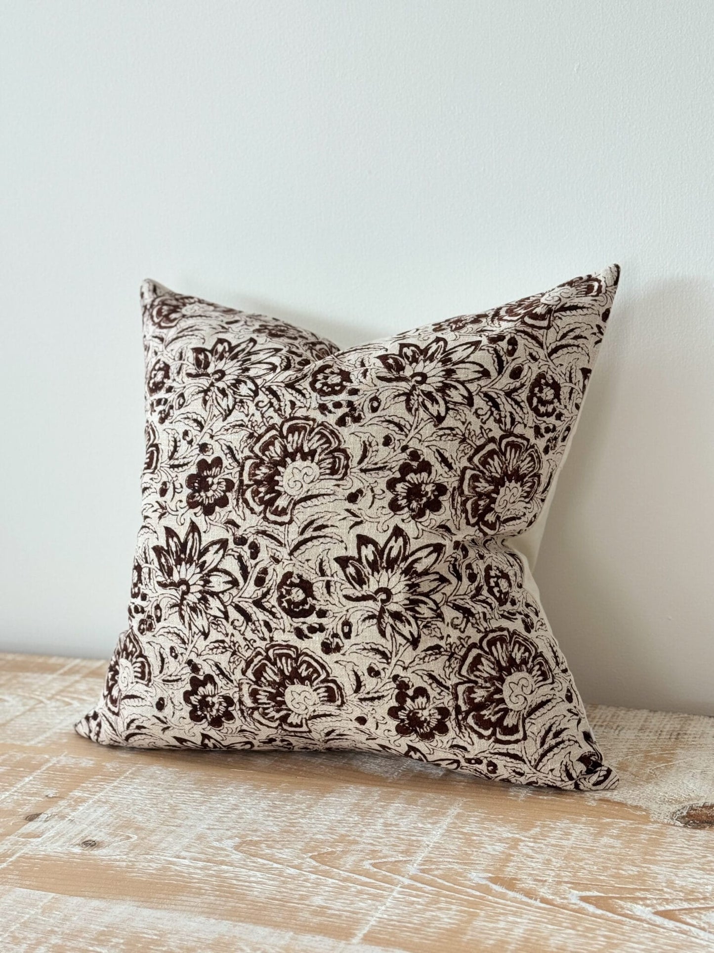 Coussin Ivy imprimé marron foncé - 45x45cm