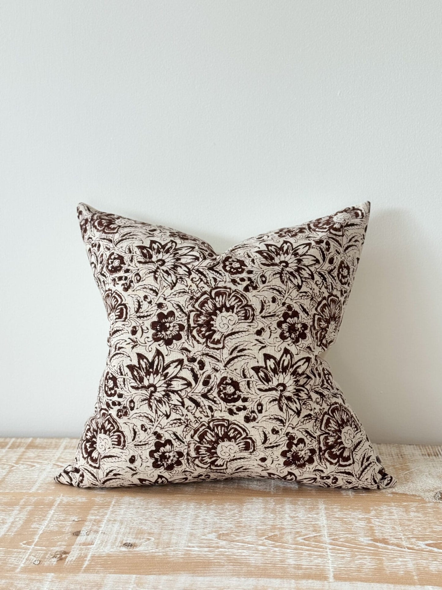 Coussin Ivy imprimé marron foncé - 45x45cm