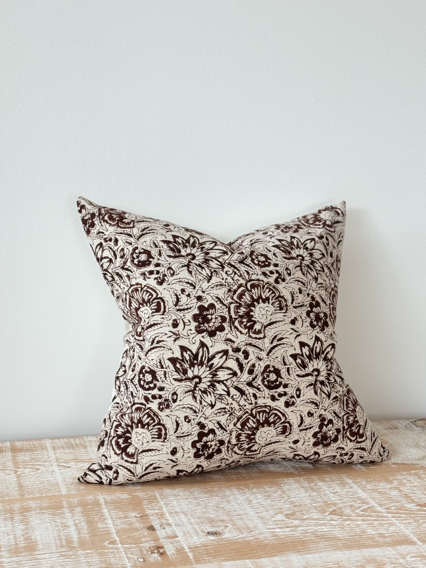 Coussin Ivy imprimé marron foncé - 45x45cm