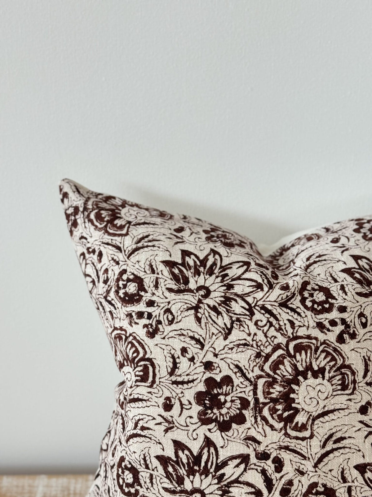 Coussin Ivy imprimé marron foncé - 45x45cm
