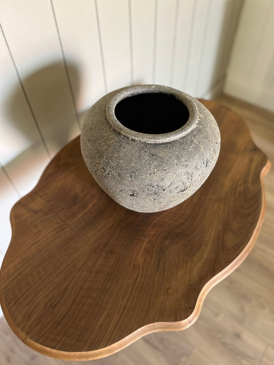 Vase décoratif brun