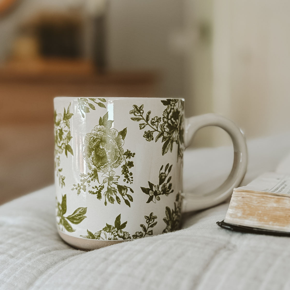 Mug en faïence fleurie verte - crème