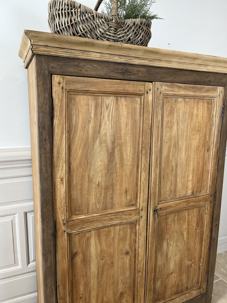 Armoire rustique en chêne et pitchpin