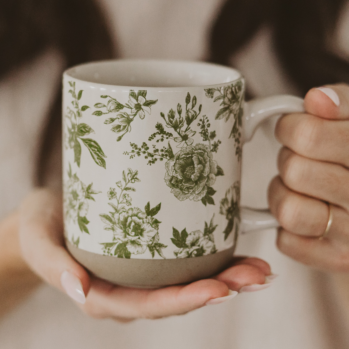 Mug en faïence fleurie verte - crème