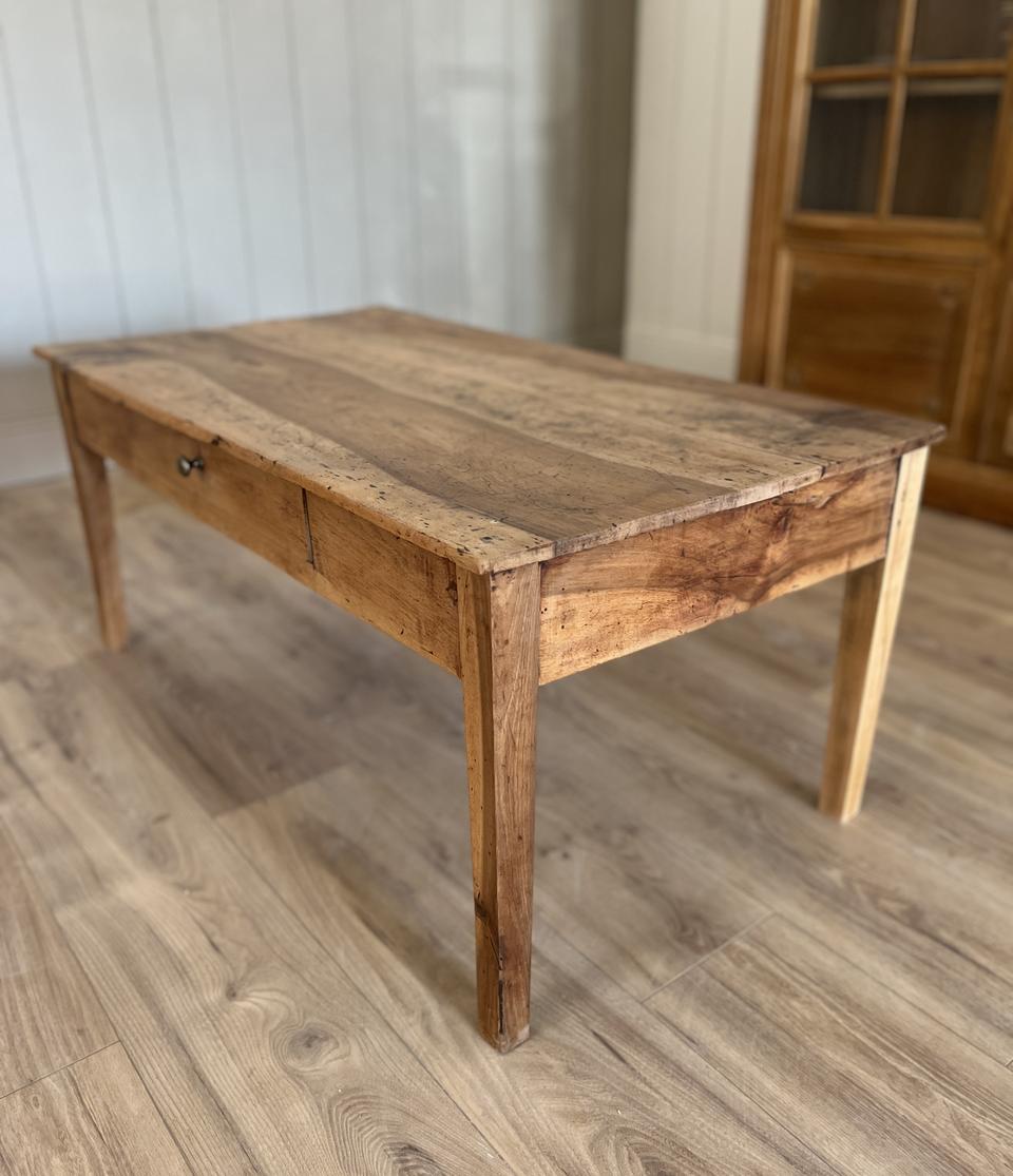Table basse en noyer