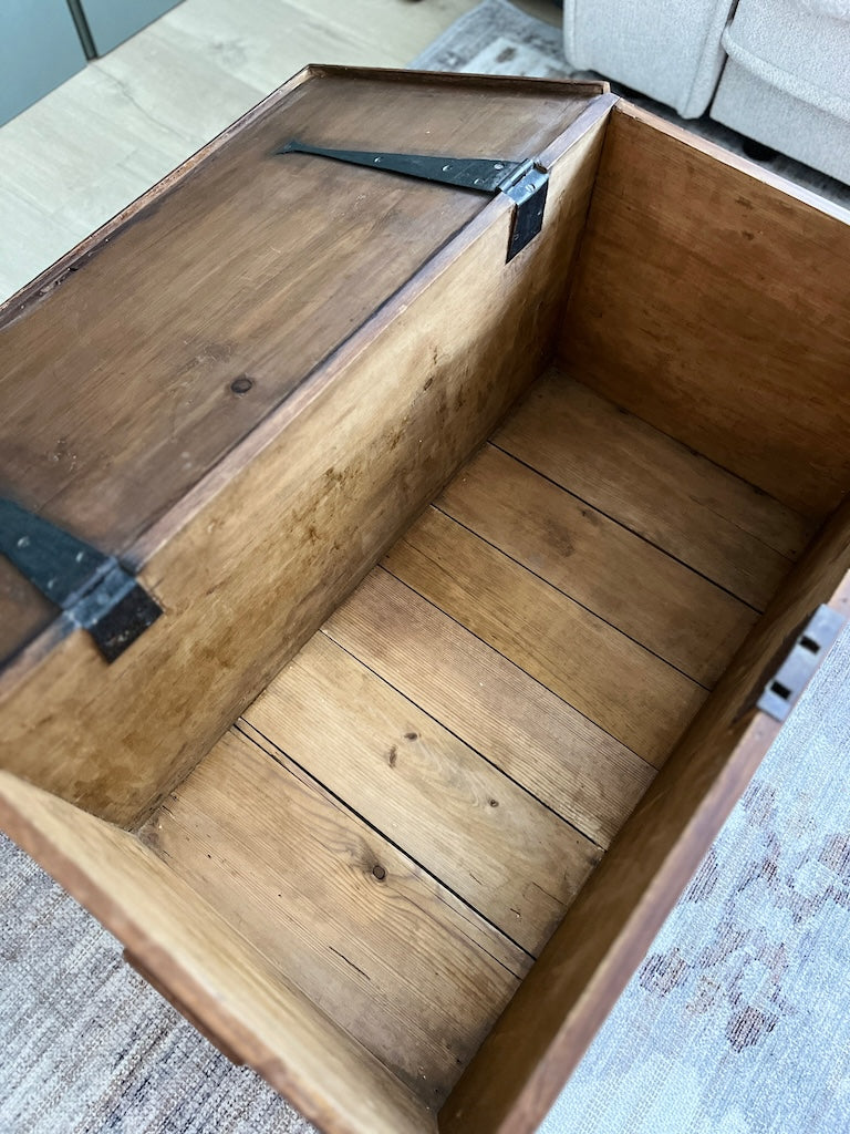 Coffre en bois ancien