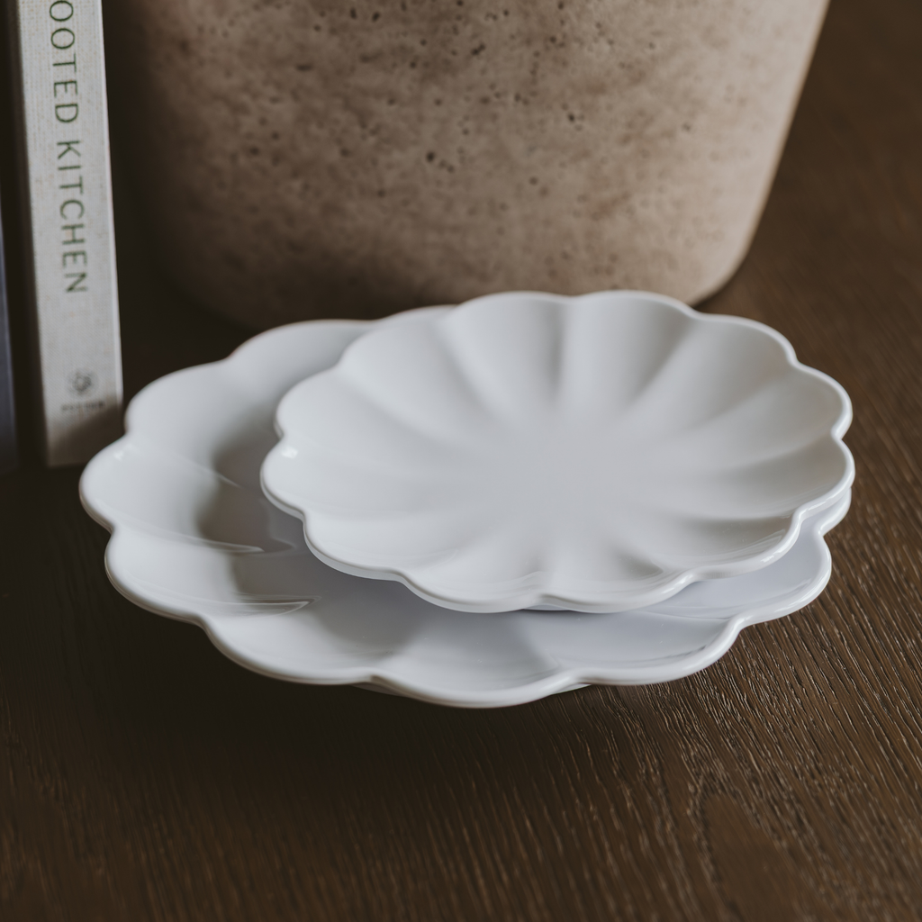 Ensemble de 2 plateaux de service blancs à bord festonné