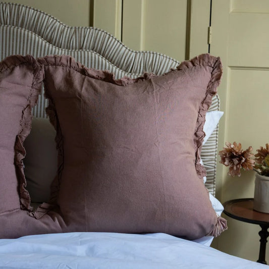 Housse de coussin en lin à volants rose poudré - 65 x 65 cm