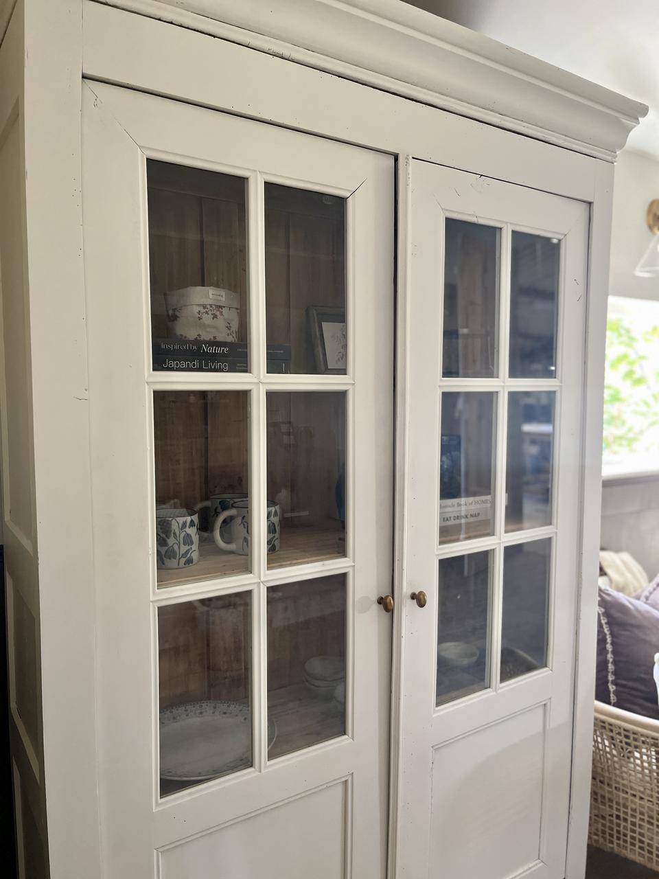 Vitrine 2 portes en merisier massif - crème
