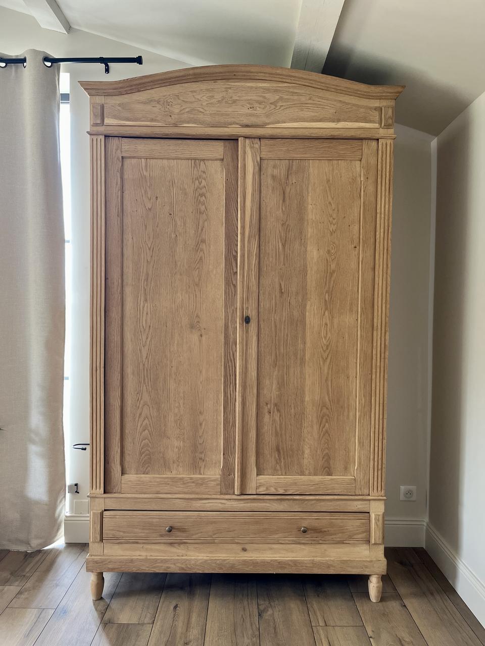 Armoire en chêne massif