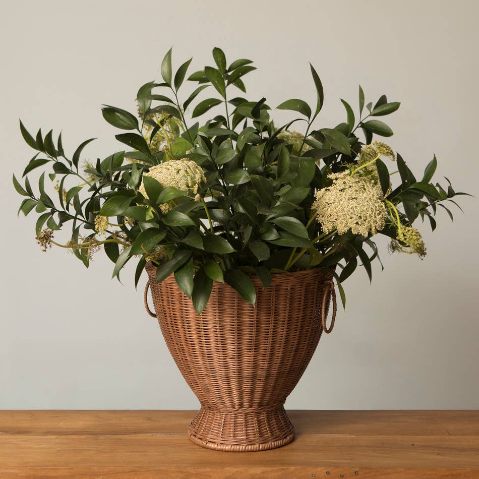 Vase en rotin marron