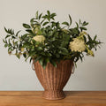 Vase en rotin marron