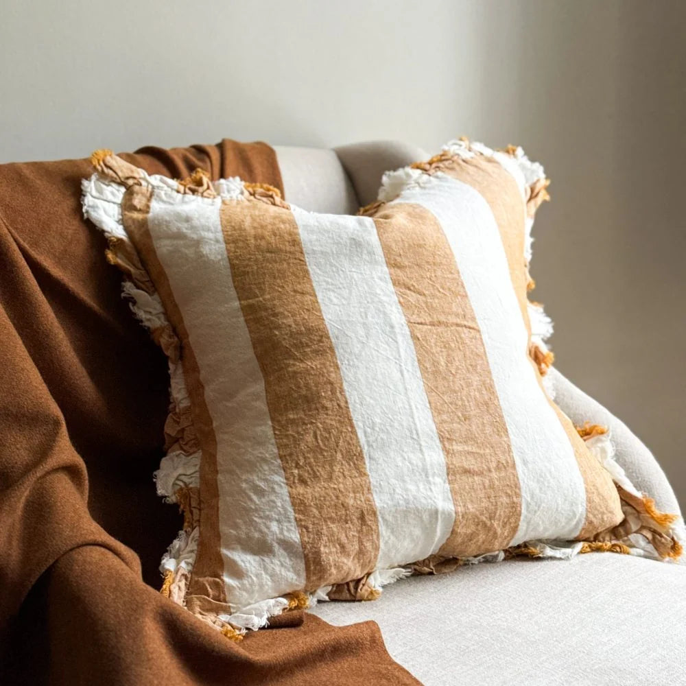 Housse de coussin en lin à volants – Large rayure moutarde 45x45cm