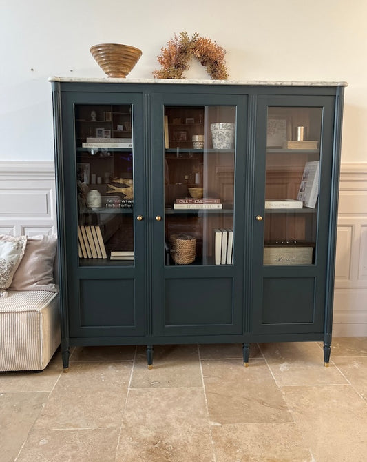 Vitrine 3 portes en bois et marbre